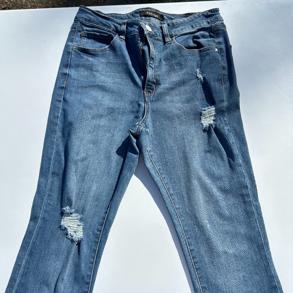 Refuge Slightly Distressed Skinny Jeans – Classic Fit
